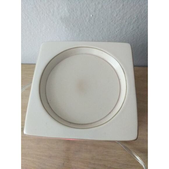 Gold Canyon White Electric Scent Pod Holder Candle Warmer w/ Timer Model 82898 - Picture 2 of 6